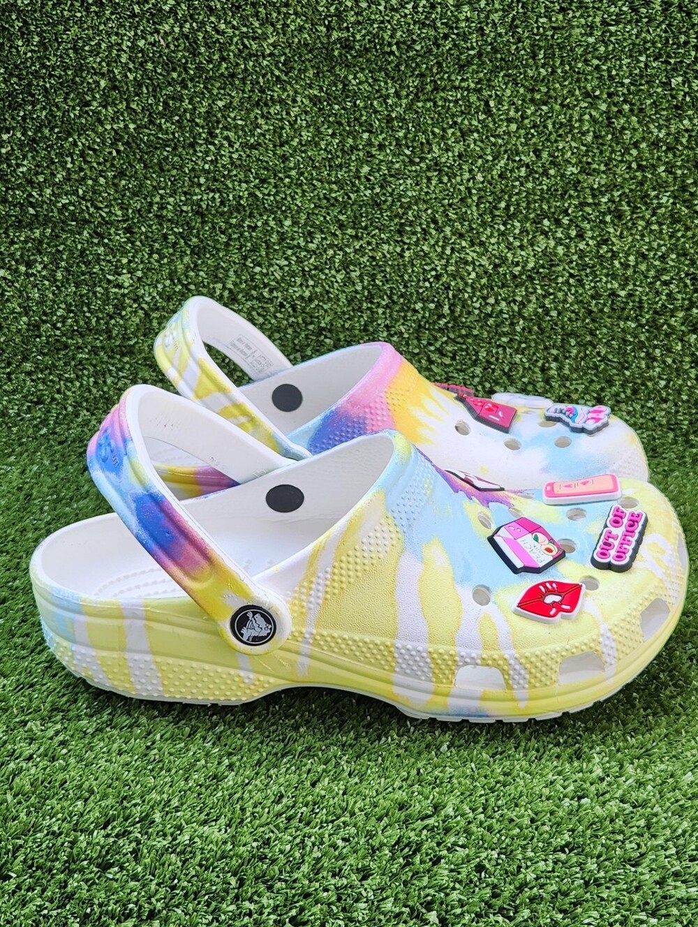 CROCS Classic Tie-Dye Graphic Clogs Jibbitzs Included Size J5 Big Girls Youth - Picture 5 of 16